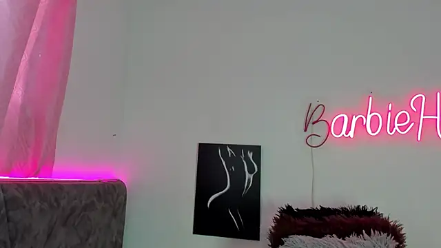 BarbieHotLaura online show from November 20, 7:15 pm