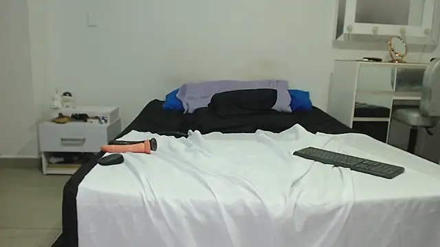 AnnieRoss69 online show from January 14, 9:31 pm