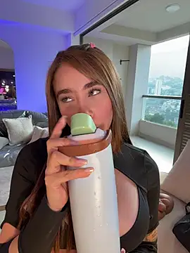 Lanataylor- online show from April 15, 10:54 pm