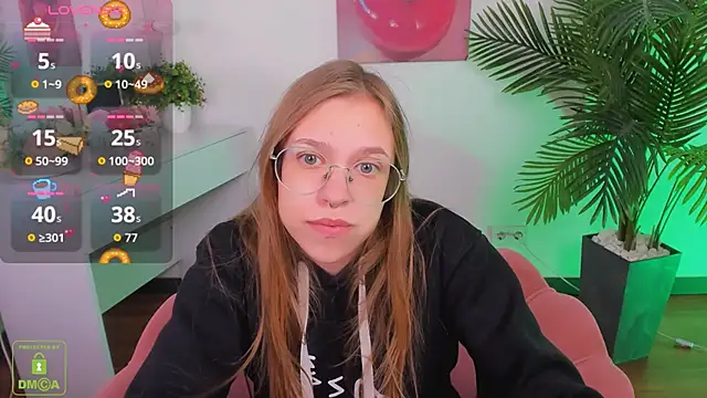 LayriantaVee online show from October 8, 6:40 am