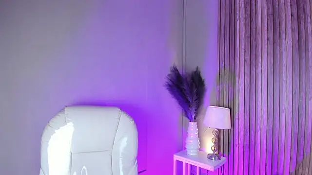 HannaPaola online show from March 6, 11:00 pm