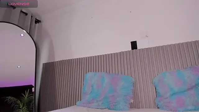 valentina lux online show from April 14, 7:25 pm