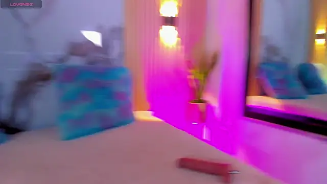 valentina lux online show from September 17, 3:15 am