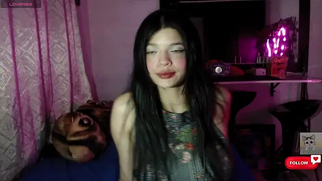 Sarahgin online show from April 3, 10:57 am