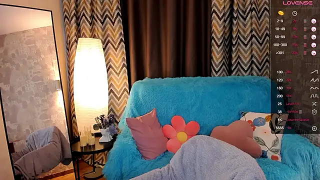 hannacheekss  online show from February 3, 6:22 am