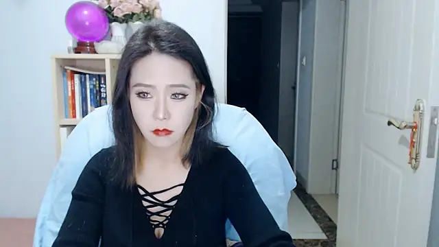 SuSushi728 online show from May 7, 3:16 pm