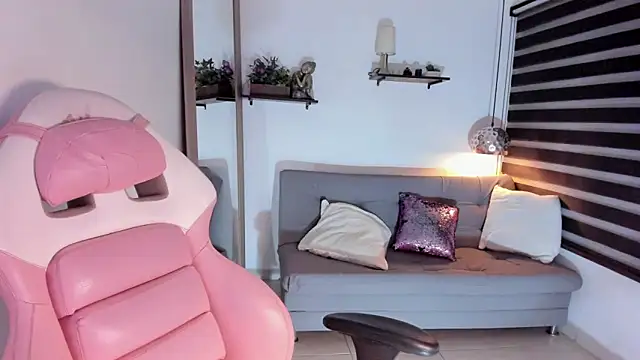 yenny garcia online show from March 20, 6:35 pm