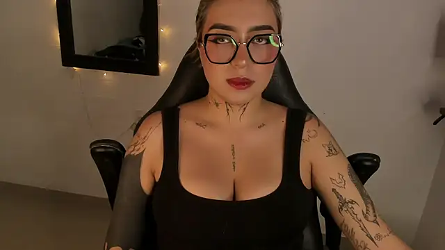 AnnikaMerliahh  online show from February 19, 1:43 pm