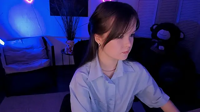 Elainebeness online show from March 29, 7:02 pm