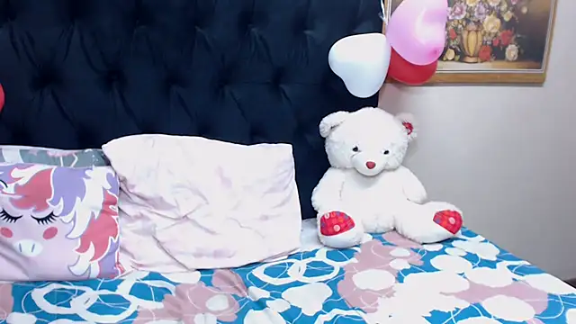 BootyliciousbustyX33 online show from September 12, 8:38 pm