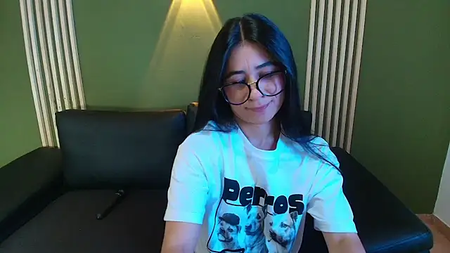 ChloeTurner  online show from October 19, 3:25 pm