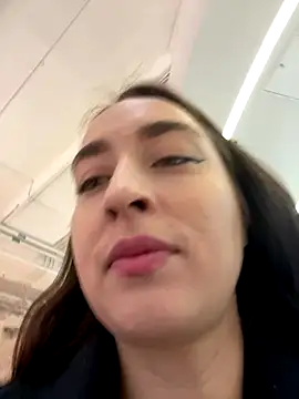 Holly Play online show from December 2, 9:10 am