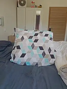 Chaudesquirt online show from March 18, 1:16 pm