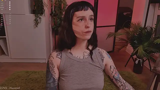 MichaellaMoon online show from October 25, 4:25 pm