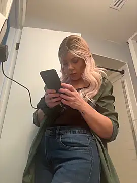 EllaSnow online show from April 12, 7:55 am