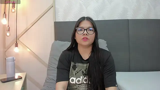 SophieHarris  online show from April 8, 6:10 pm