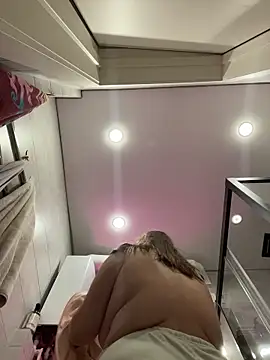 SuzieMurray online show from December 18, 7:46 am