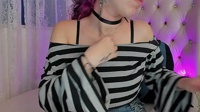 AlexaFoxy18 online show from September 25, 6:34 am