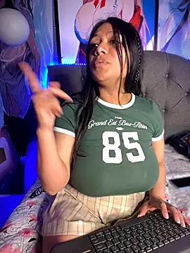 Im Little online show from October 31, 3:19 am