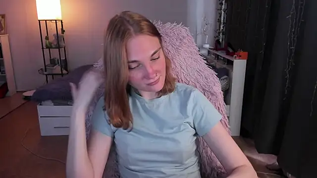 ReddHotPipper online show from April 6, 4:46 am