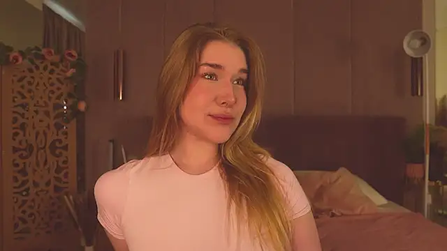 Smiley Mia online show from May 27, 5:37 am