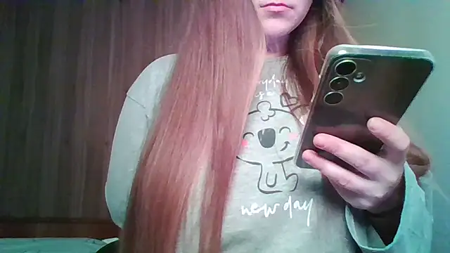 Evasapples online show from April 6, 7:15 pm