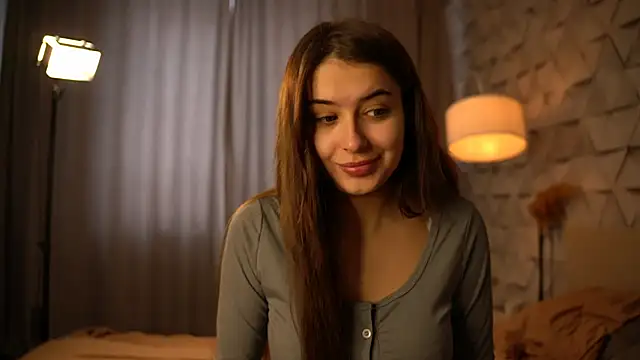 elisa moon online show from February 15, 9:19 am