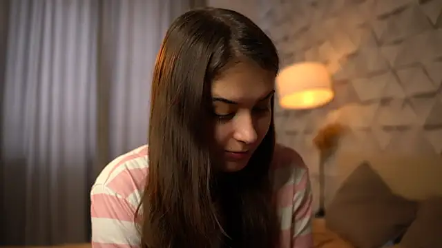 elisa moon online show from February 5, 9:23 am