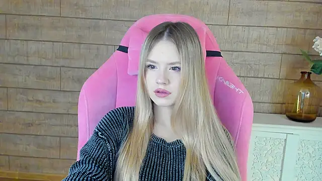 MilanaBalmain online show from October 4, 4:18 am