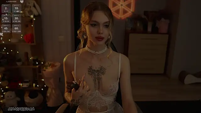 ManiFreyja online show from October 5, 5:18 pm