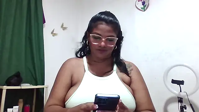 alejandraboobs07 online show from April 17, 11:51 pm