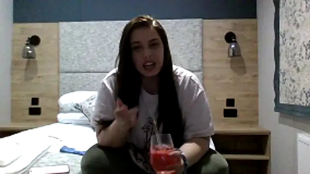 Krystal Tx online show from April 10, 7:20 pm