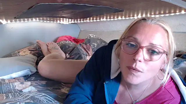 Doucelouve9 online show from March 23, 4:46 pm