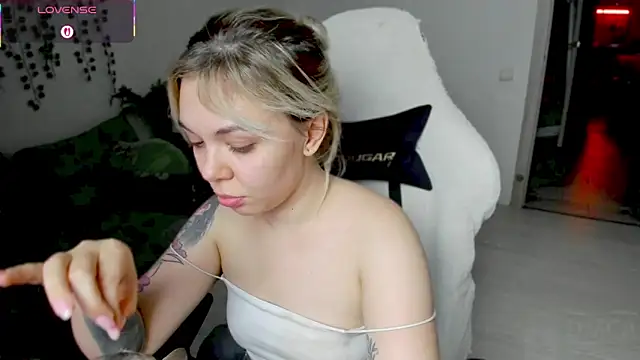 whoa-hoa-hoa-hoa-hoa online show from November 2, 9:29 pm