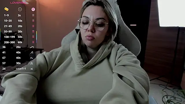 whoa-hoa-hoa-hoa-hoa online show from October 15, 9:39 pm