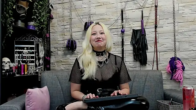 CruelMistress online show from October 9, 11:20 pm