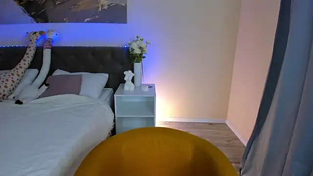 Linablueeyed online show from September 27, 8:21 am