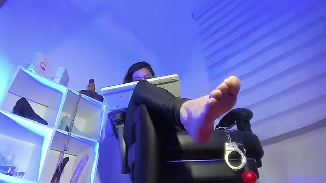 charlotte joliedart online show from October 21, 11:31 pm