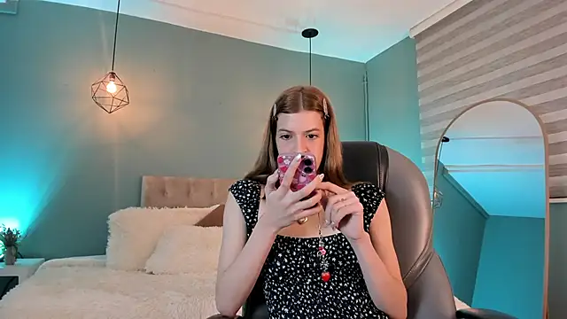 Nora Vennucci online show from October 18, 7:59 pm