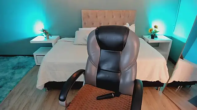 Nora Vennucci online show from November 11, 6:16 pm