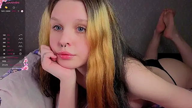 Hi Kitti online show from March 24, 2:22 pm