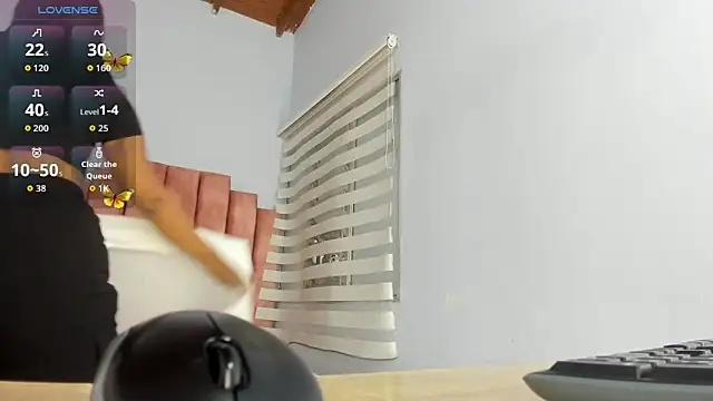 lou rosse  online show from September 27, 9:11 pm