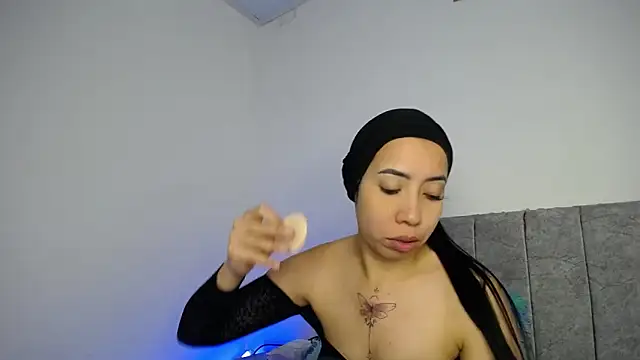 Sweet hot mia online show from April 20, 2:20 pm