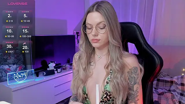 Marta May  online show from October 7, 6:23 pm