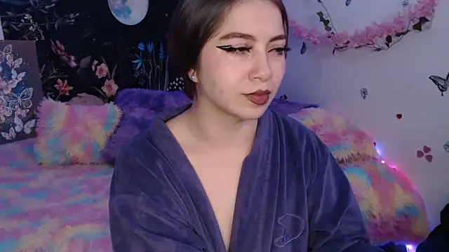 Emillyy m online show from April 9, 12:35 am