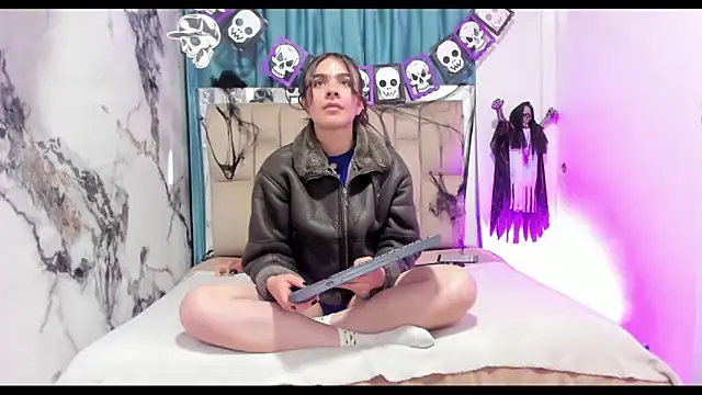 dafne queenn online show from October 7, 12:53 pm