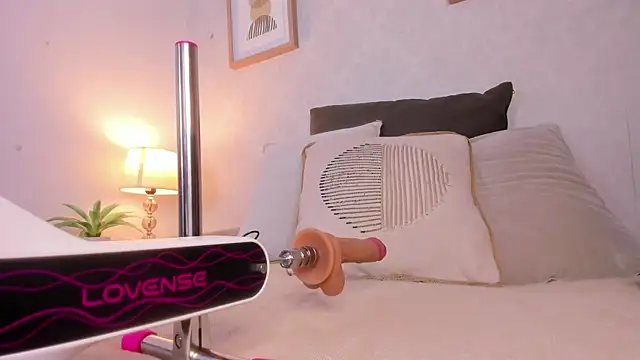 Caroline dh online show from April 16, 11:43 am