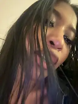 IamCrystal2 online show from November 17, 3:29 am