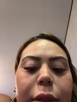 lariic online show from March 21, 1:21 am