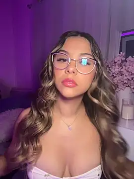 tuckersabrina online show from October 8, 11:36 am